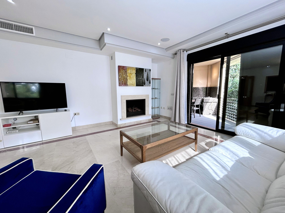 2 Bedroom Apartment for Sale in Puerto Banús — 5