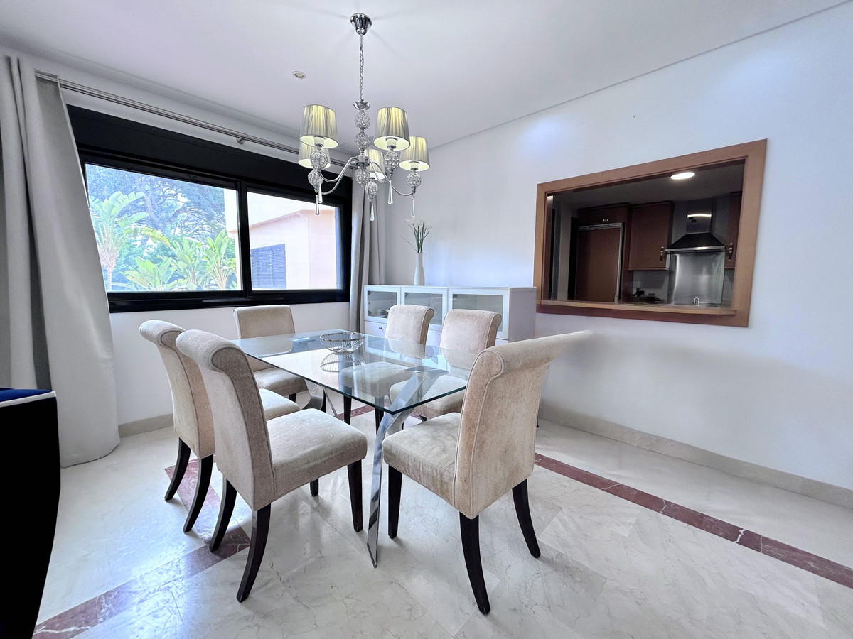 2 Bedroom Apartment for Sale in Puerto Banús — 7