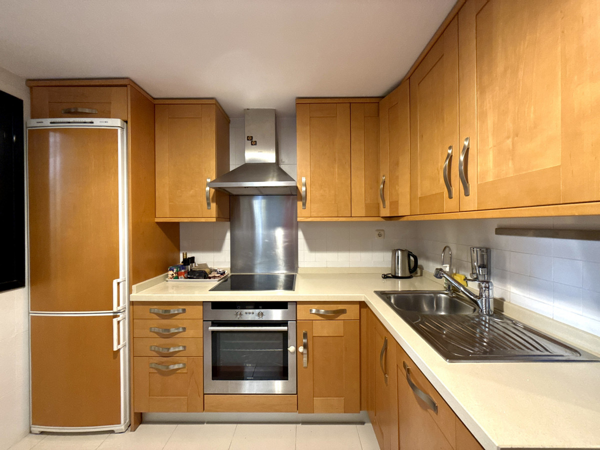 2 Bedroom Apartment for Sale in Puerto Banús — 8