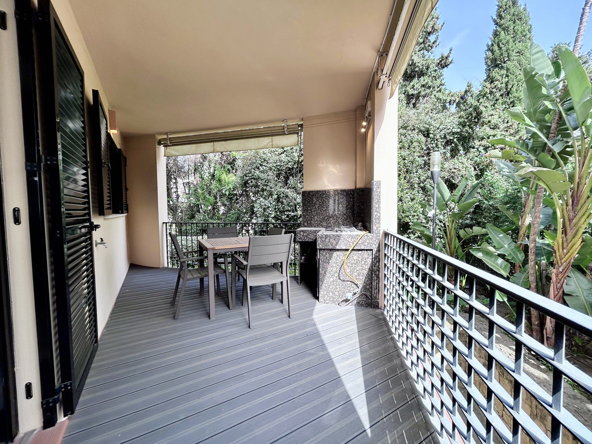 2 Bedroom Apartment for Sale in Puerto Banús — 9
