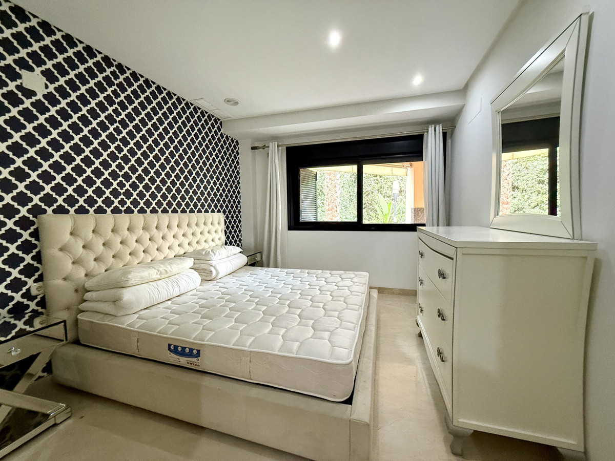 2 Bedroom Apartment for Sale in Puerto Banús — view 10