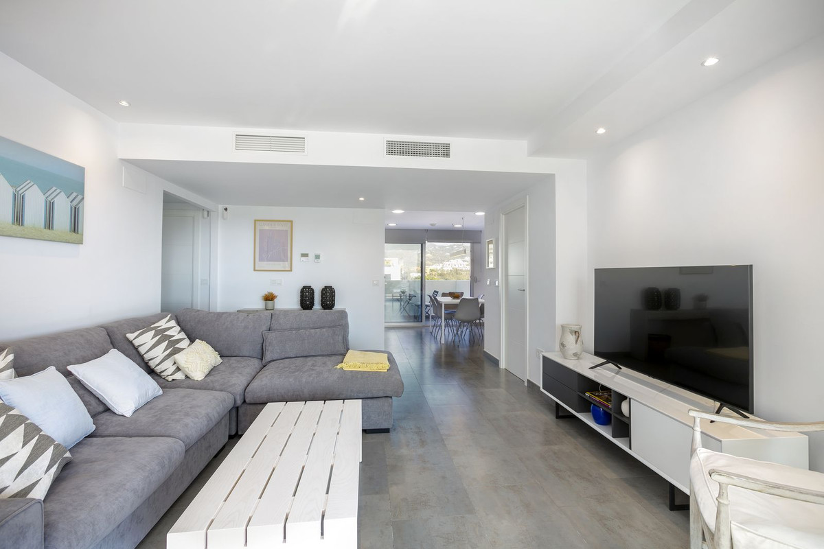 2 Bedroom Apartment for Sale in Estepona — 3