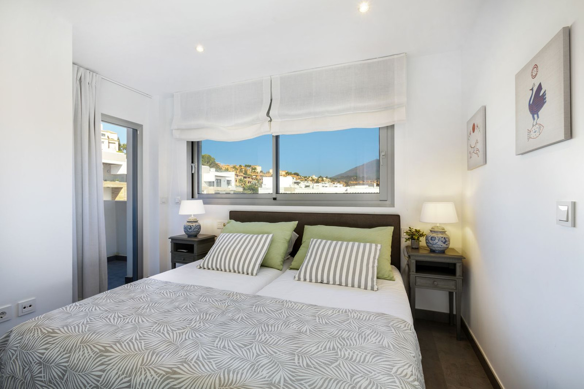 2 Bedroom Apartment for Sale in Estepona — view 10