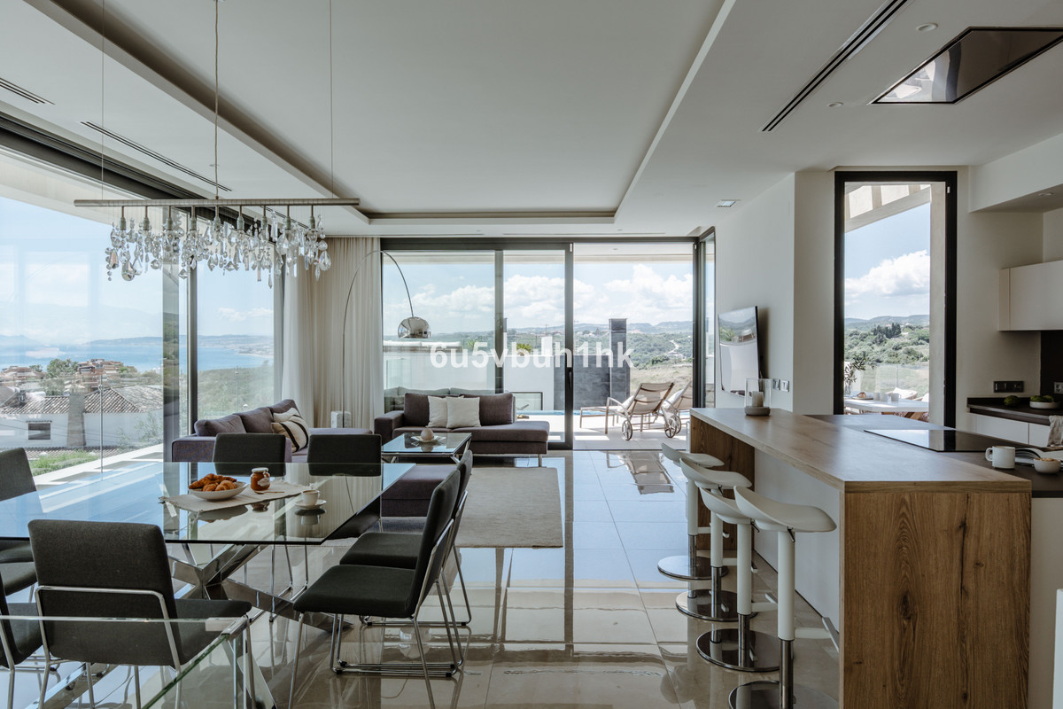 5 Bedroom Villa for Sale in Estepona — 3