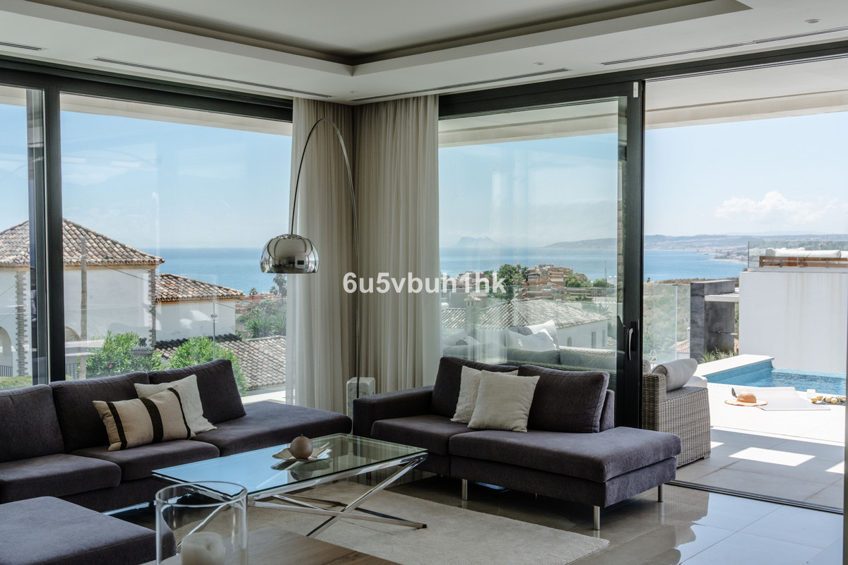 5 Bedroom Villa for Sale in Estepona — 5