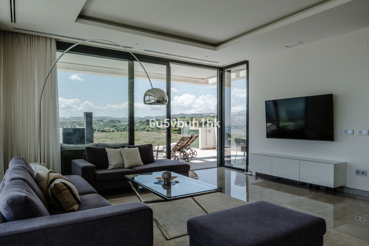 5 Bedroom Villa for Sale in Estepona — 8
