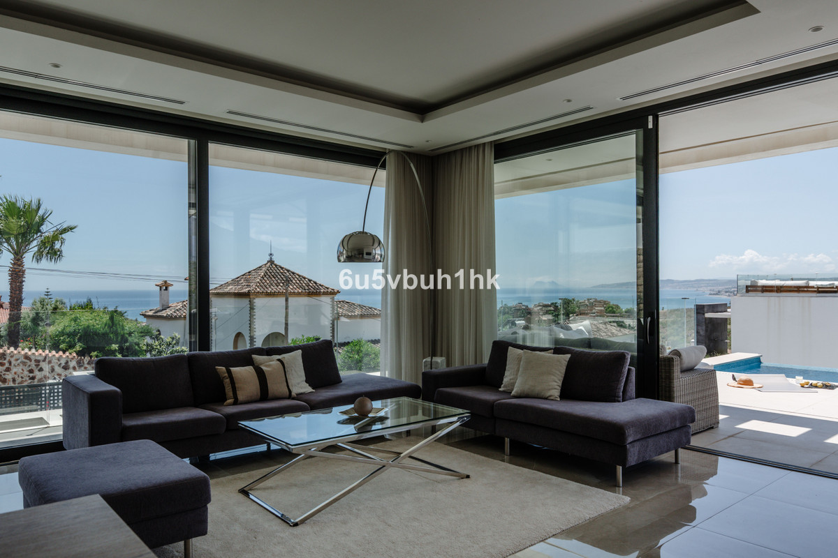 5 Bedroom Villa for Sale in Estepona — 9