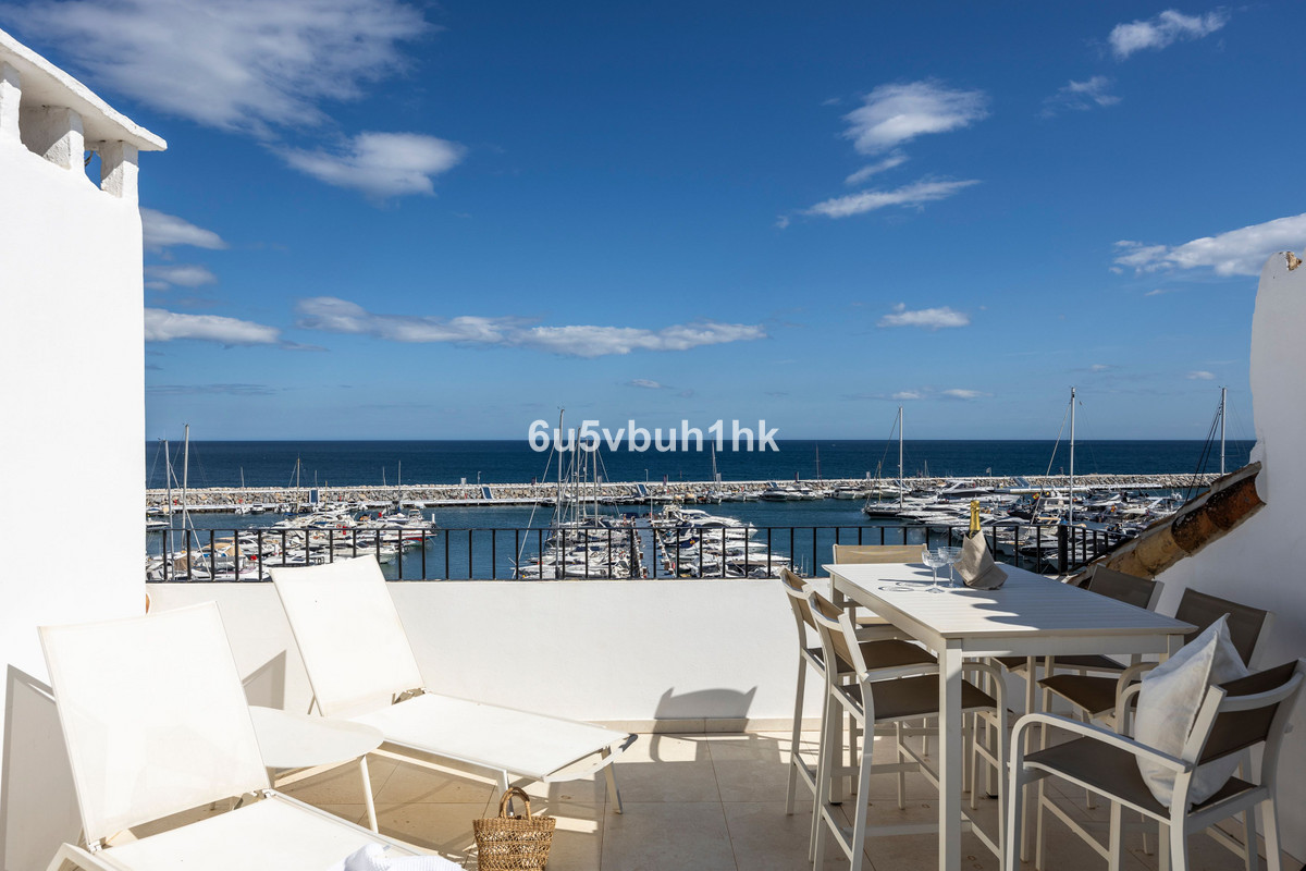 2 Bedroom Apartment for Sale in Puerto Banús — 4