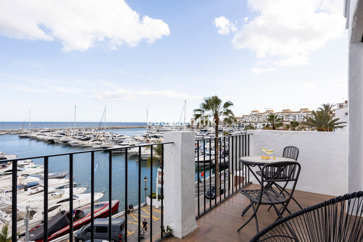 2 Bedroom Apartment for Sale in Puerto Banús — 7