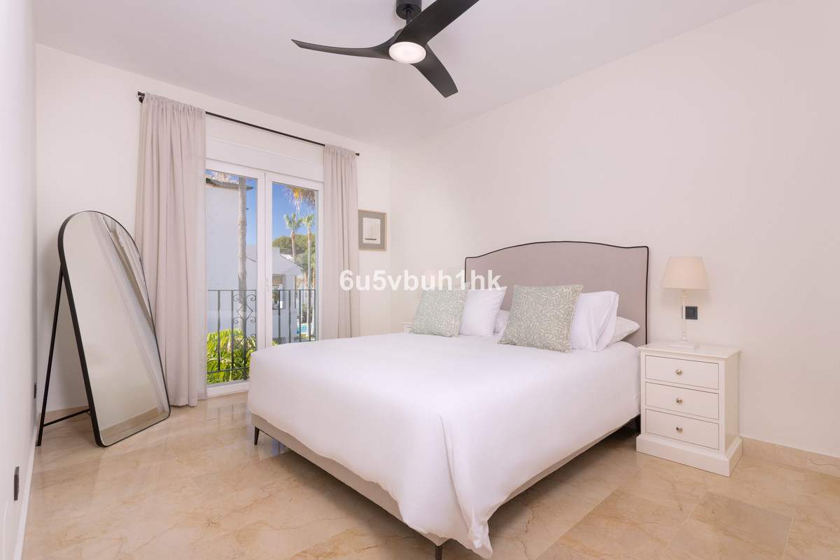 3 Bedroom Apartment for Sale in Estepona — view 10