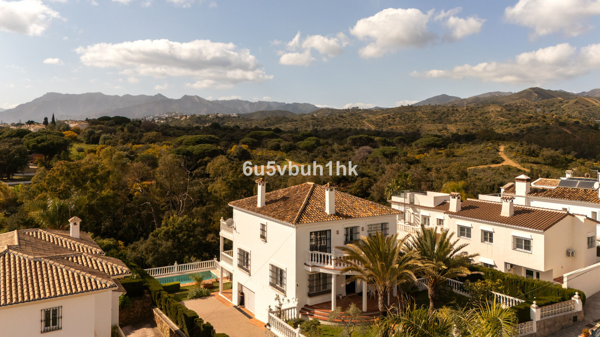 4 Bedroom Villa for Sale in Marbella — 3