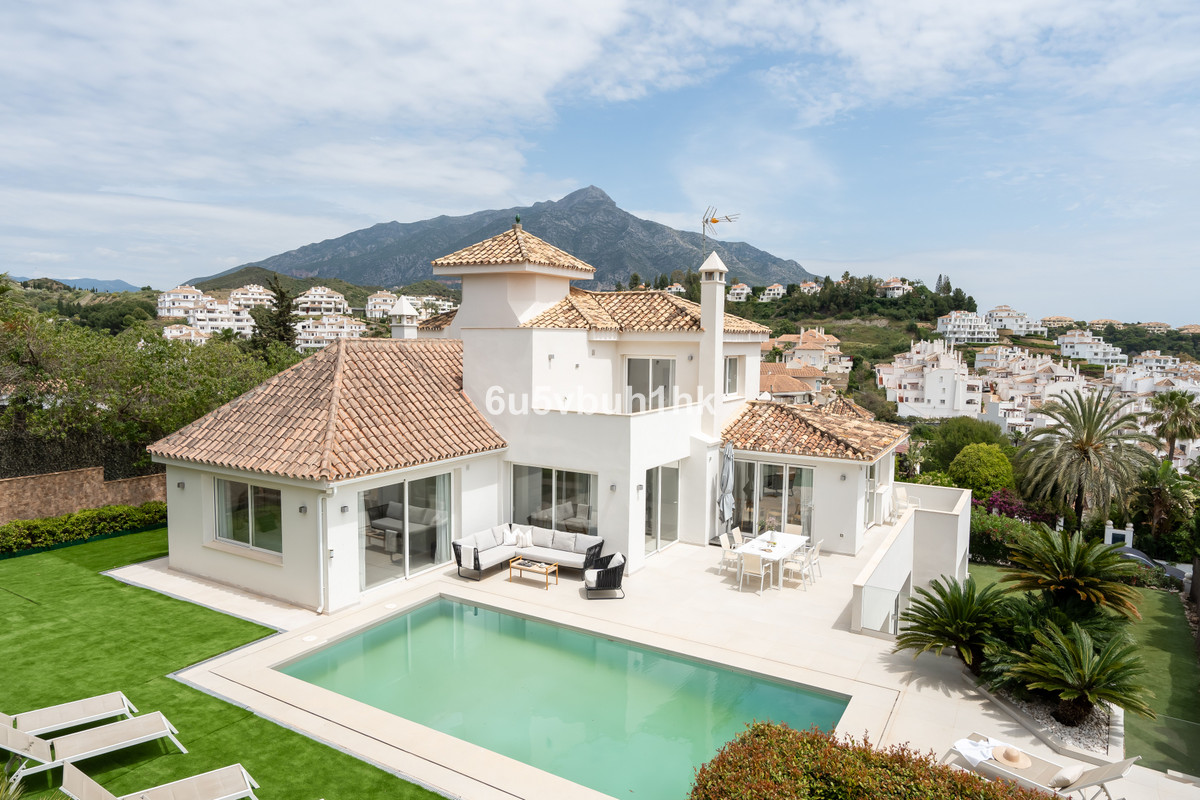 5 Bedroom Villa for Sale in Marbella