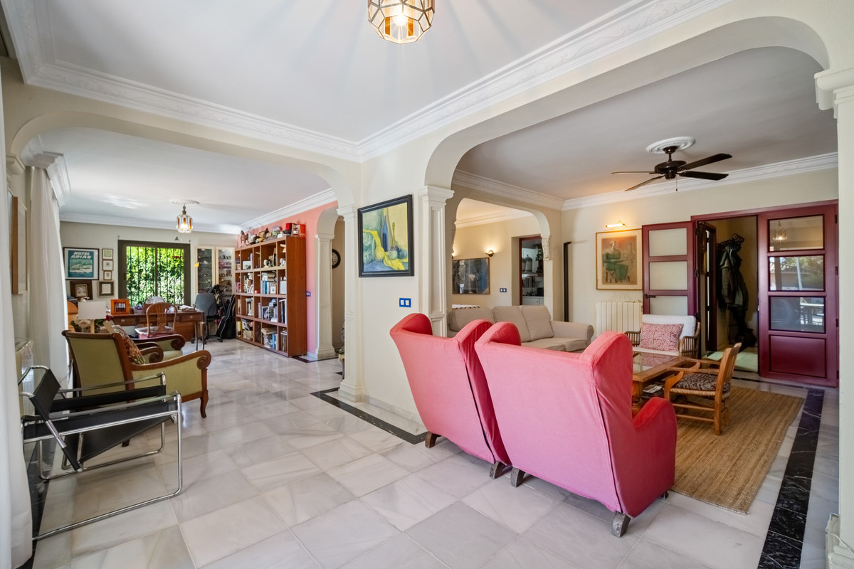 4 Bedroom Villa for Sale in Marbella — 8