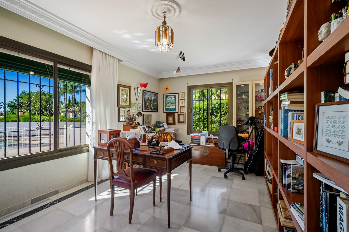 4 Bedroom Villa for Sale in Marbella — 9