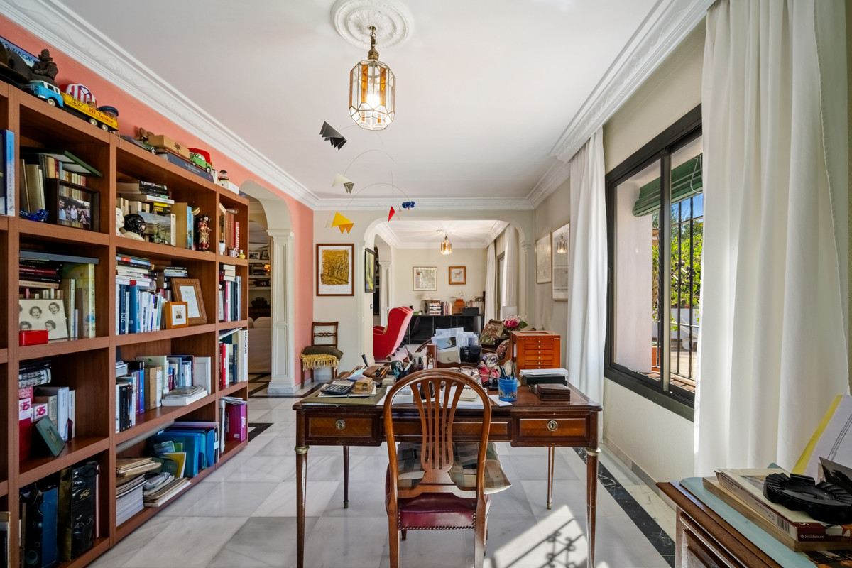 4 Bedroom Villa for Sale in Marbella — view 10