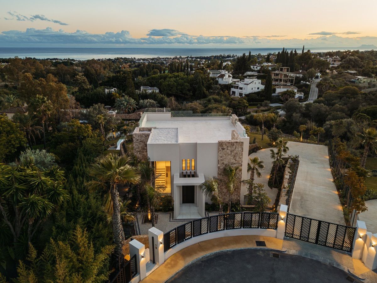 5 Bedroom Villa for Sale in The Golden Mile — 2