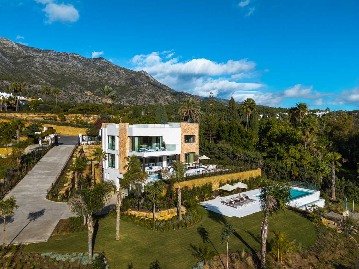 5 Bedroom Villa for Sale in The Golden Mile — 3