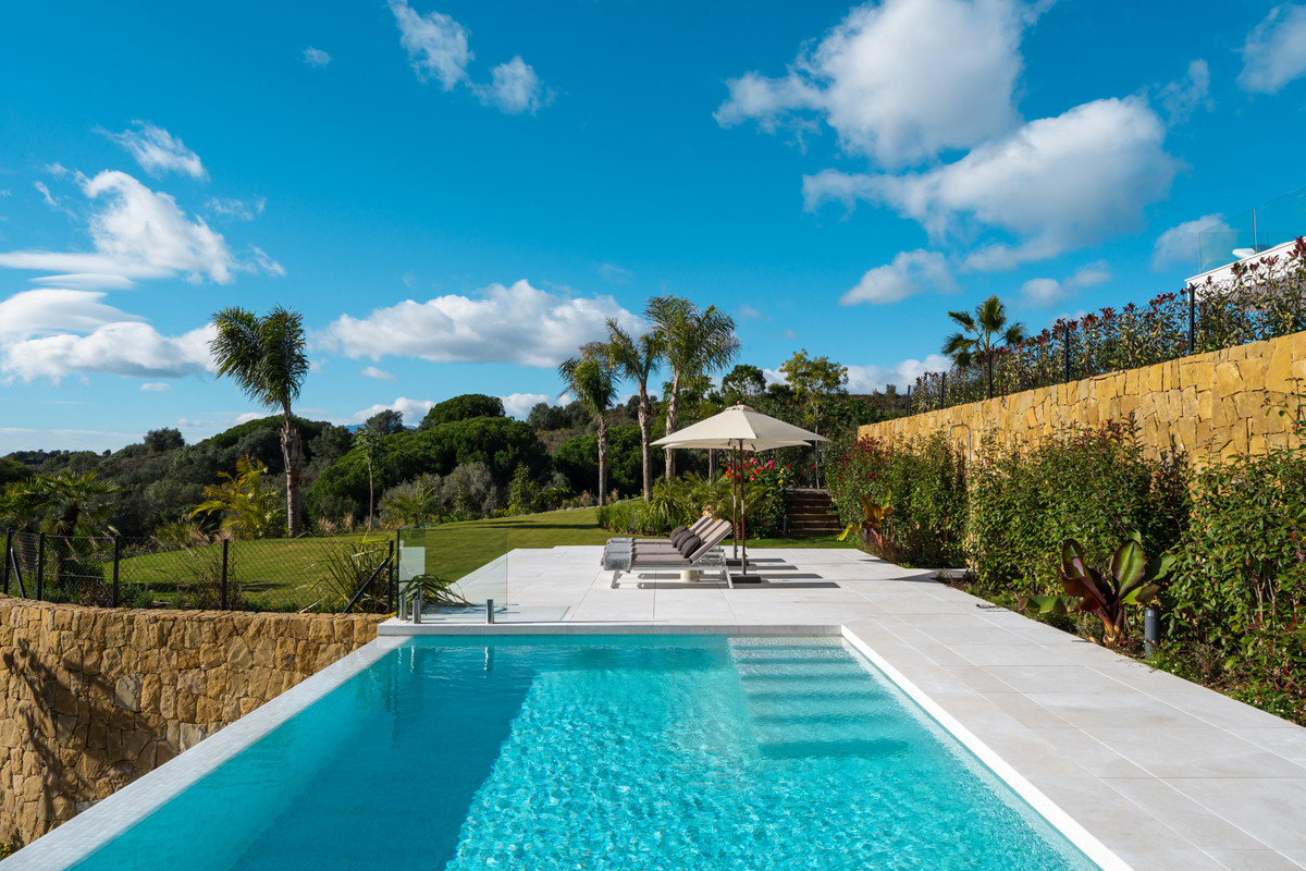 5 Bedroom Villa for Sale in The Golden Mile — 5