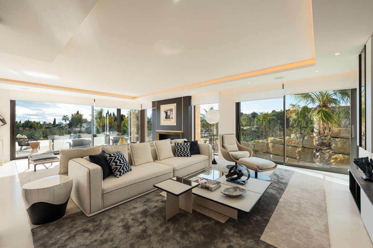 5 Bedroom Villa for Sale in The Golden Mile — 8
