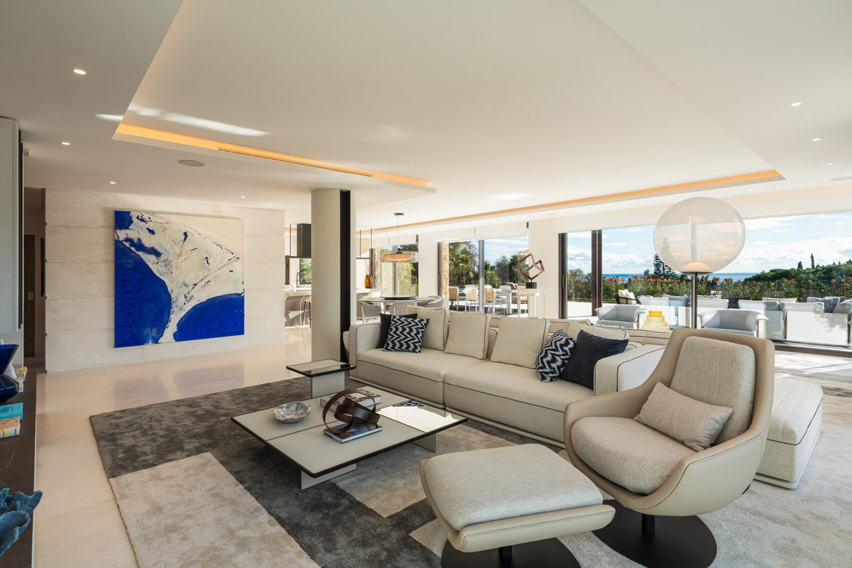 5 Bedroom Villa for Sale in The Golden Mile — 9