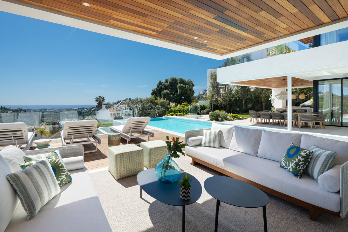6 Bedroom Villa for Sale in Benahavís