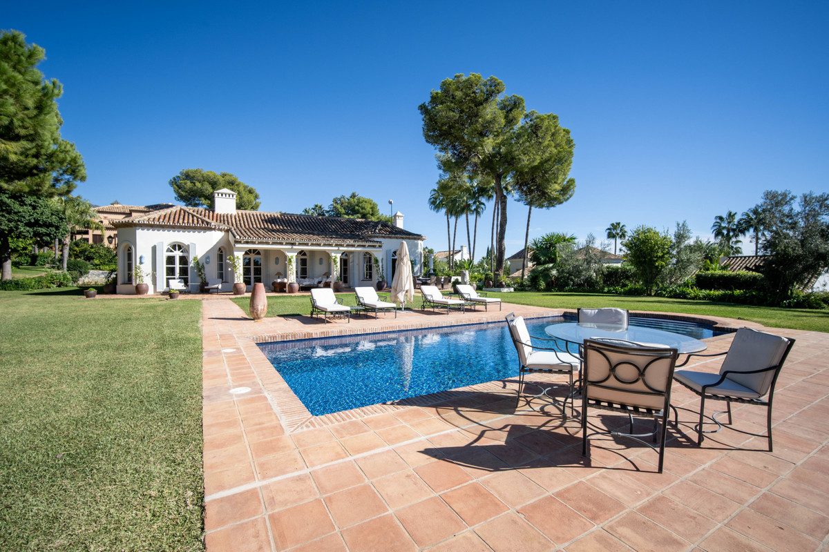 5 Bedroom Villa for Sale in The Golden Mile