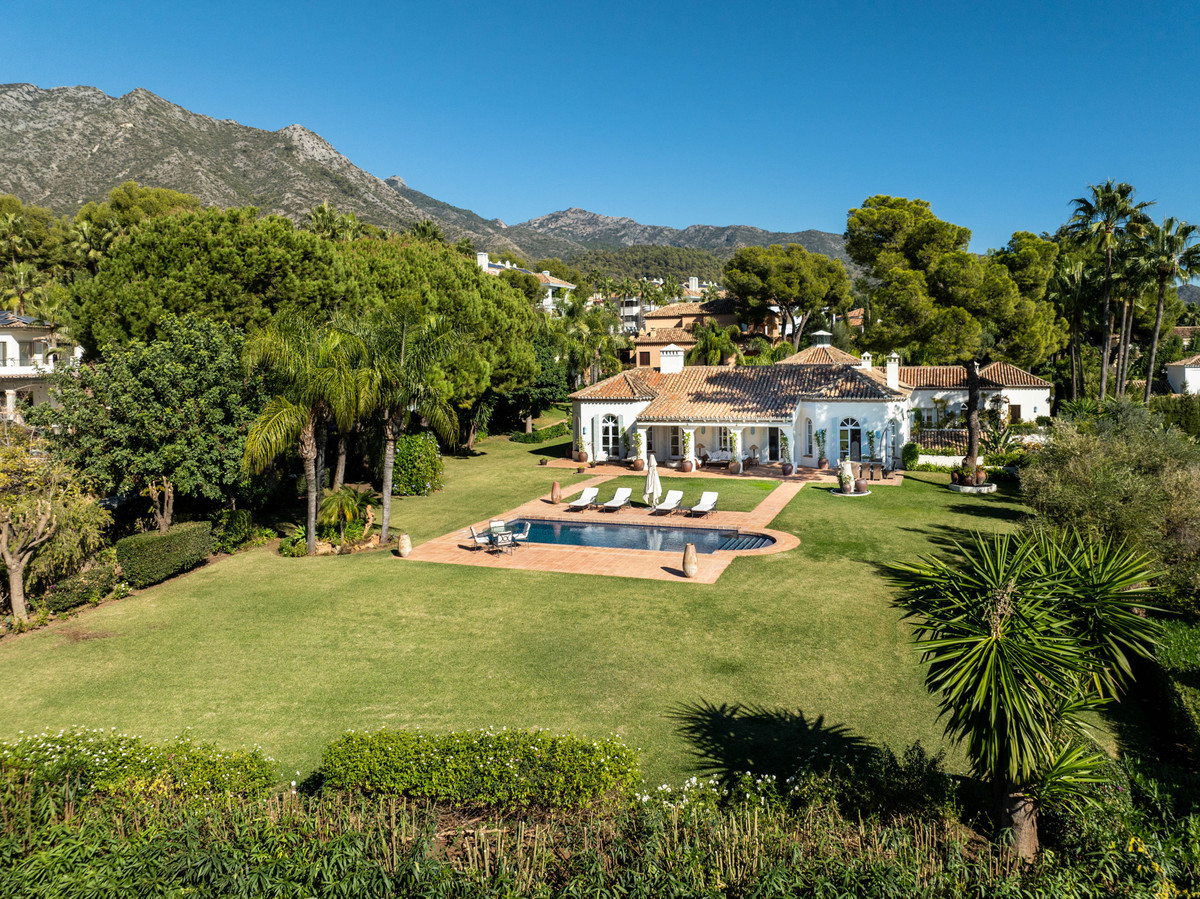 5 Bedroom Villa for Sale in The Golden Mile — 2