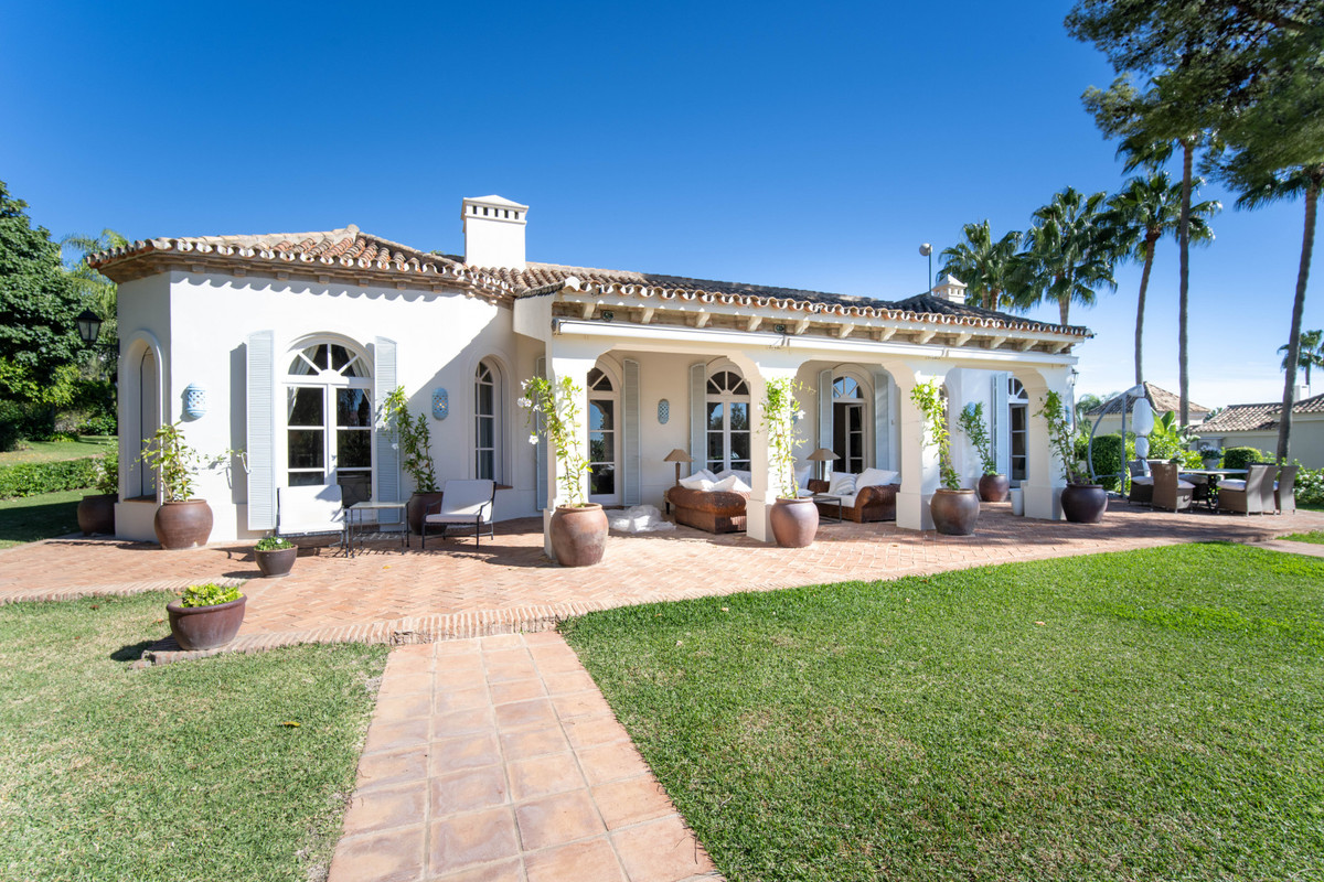 5 Bedroom Villa for Sale in The Golden Mile — 5