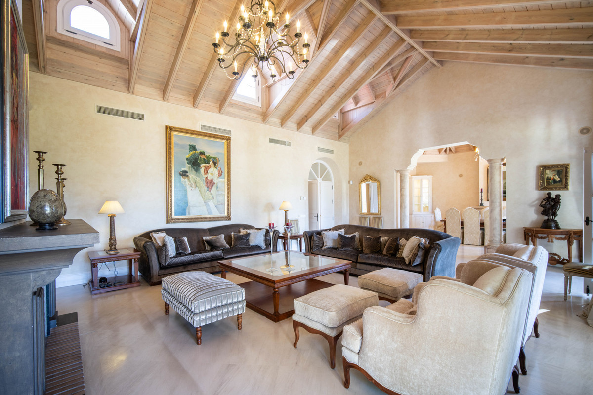 5 Bedroom Villa for Sale in The Golden Mile — 7