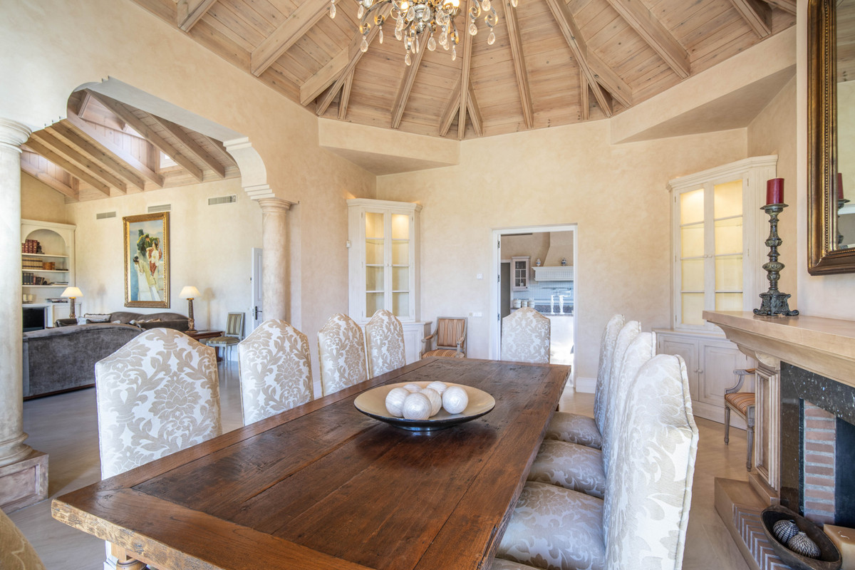 5 Bedroom Villa for Sale in The Golden Mile — 8