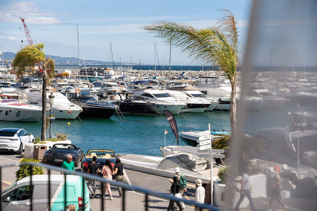 2 Bedroom Apartment for Sale in Puerto Banús — 2