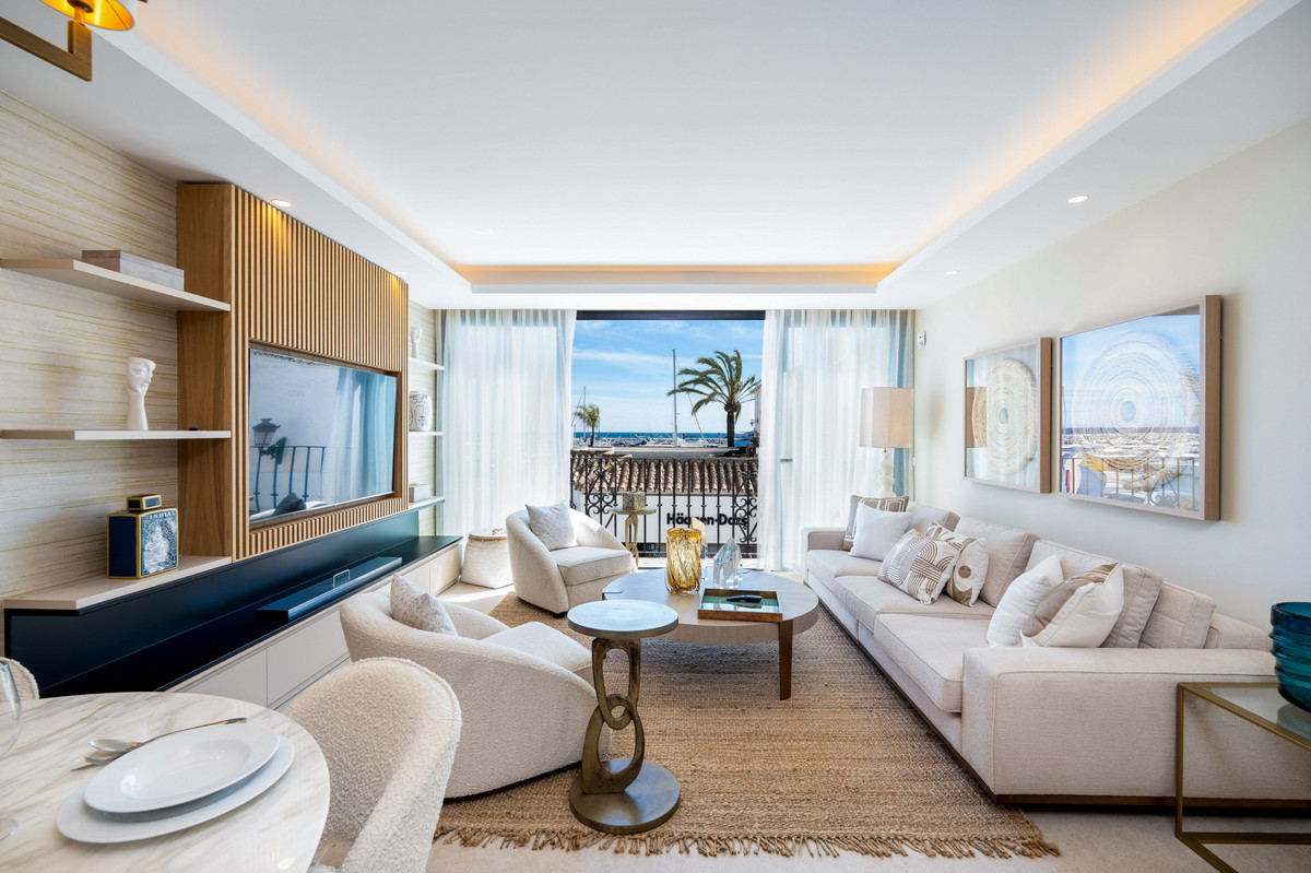 2 Bedroom Apartment for Sale in Puerto Banús — 3