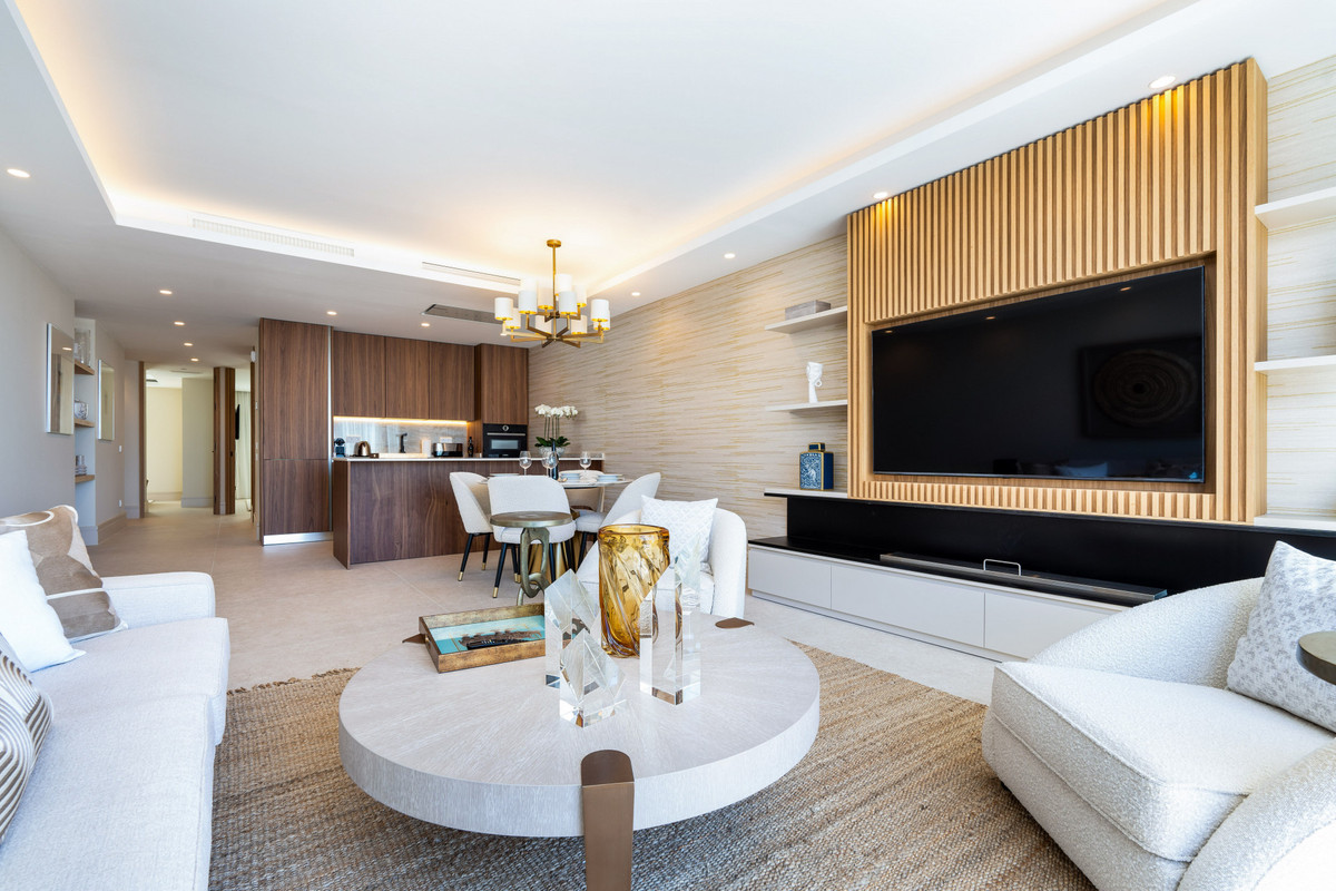 2 Bedroom Apartment for Sale in Puerto Banús — 5