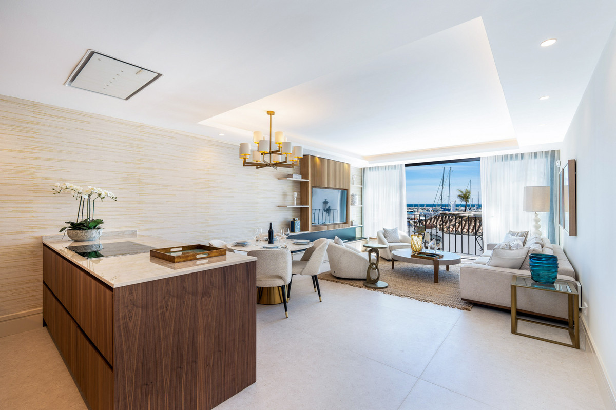2 Bedroom Apartment for Sale in Puerto Banús — 6