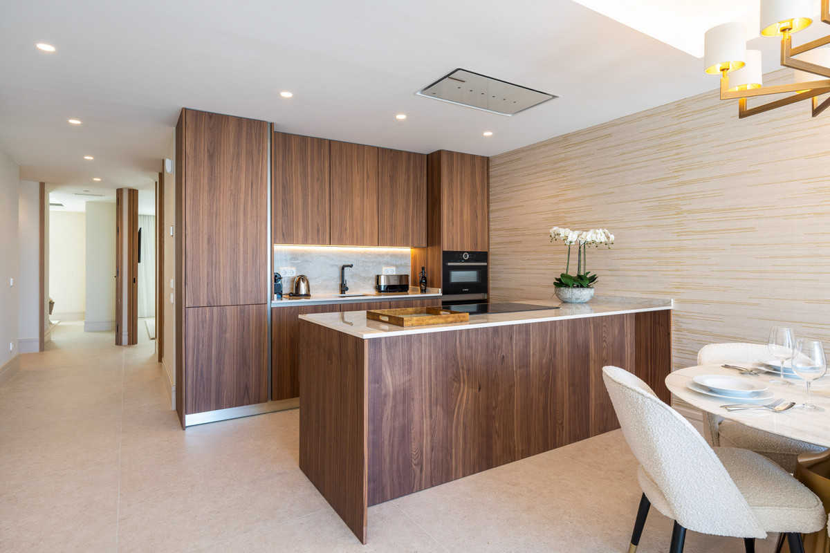 2 Bedroom Apartment for Sale in Puerto Banús — 8
