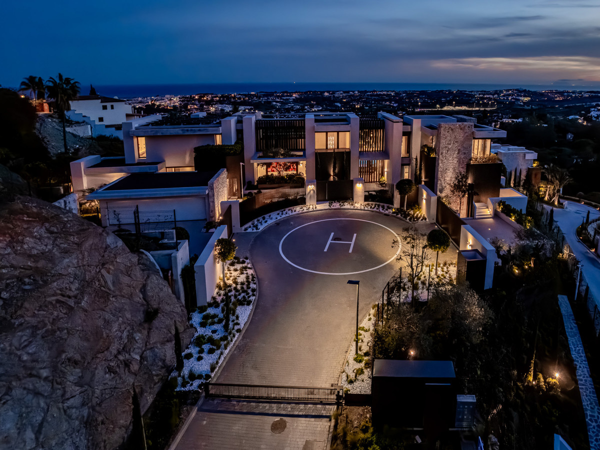 8 Bedroom Villa for Sale in La Quinta