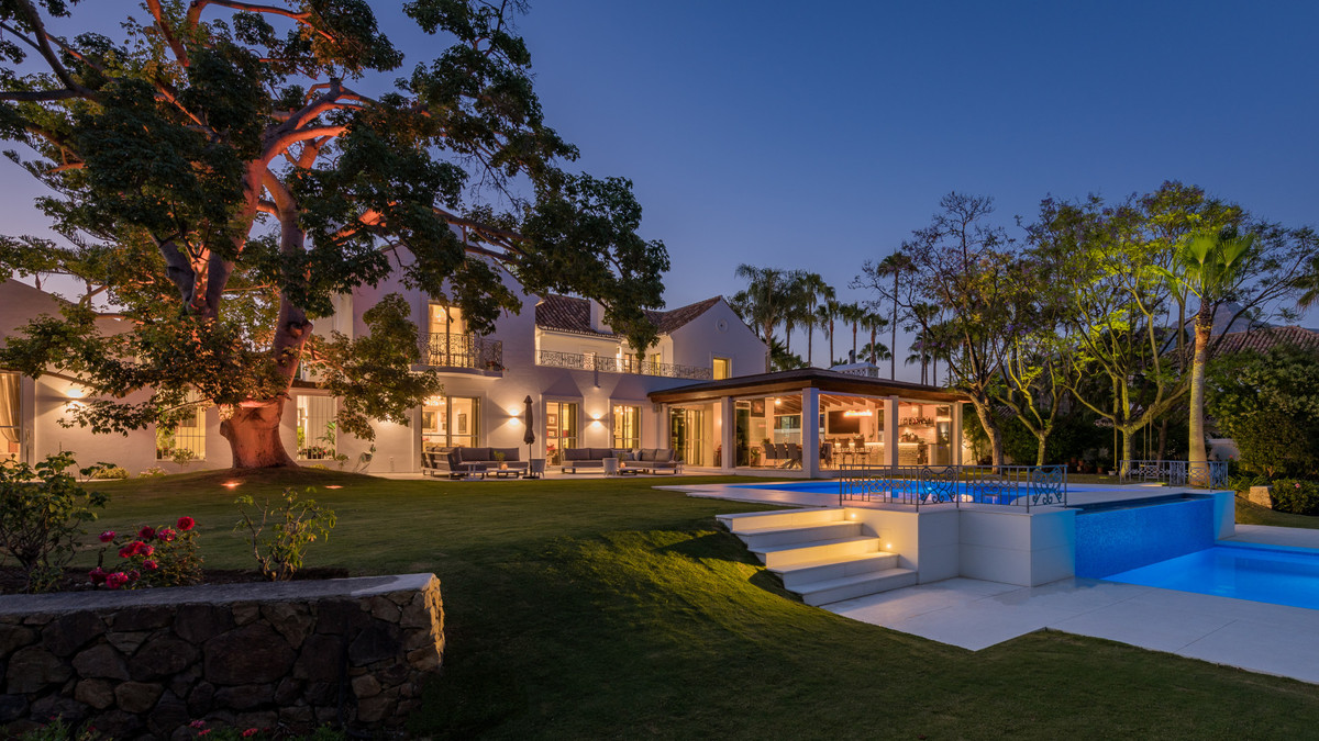 6 Bedroom Villa for Sale in Nueva Andalucía — 2