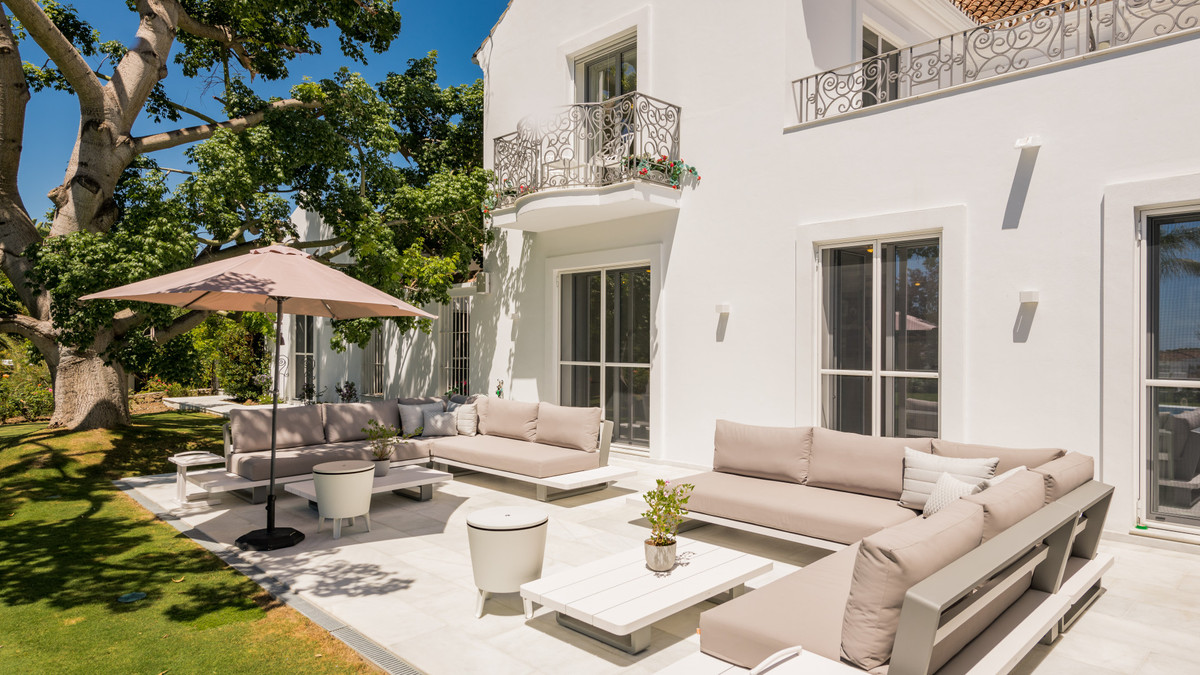 6 Bedroom Villa for Sale in Nueva Andalucía — 4