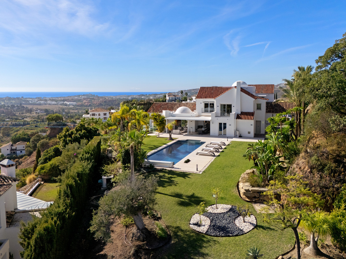 9 Bedroom Villa for Sale in Benahavís