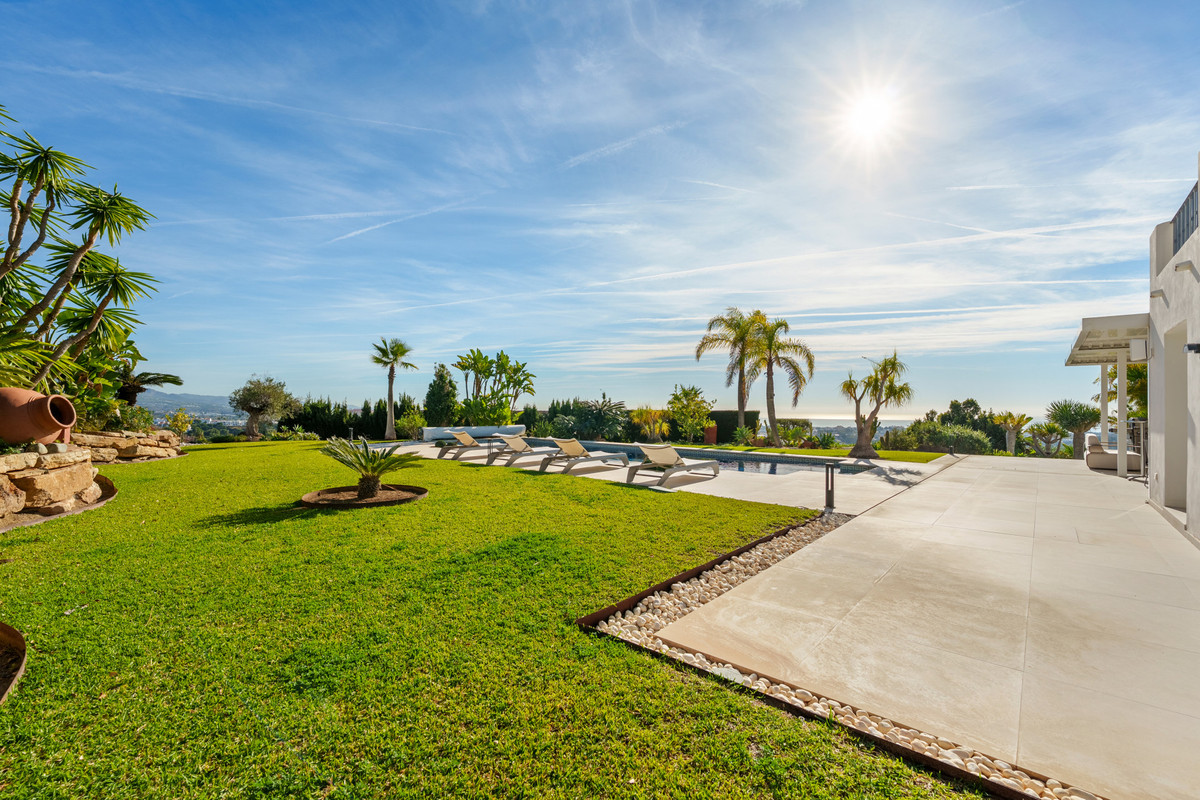 9 Bedroom Villa for Sale in Benahavís — 4
