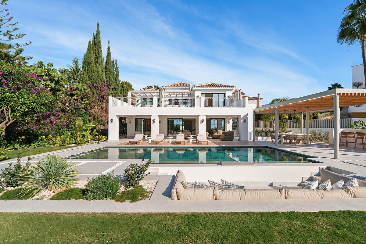 5 Bedroom Villa for Sale in La Quinta