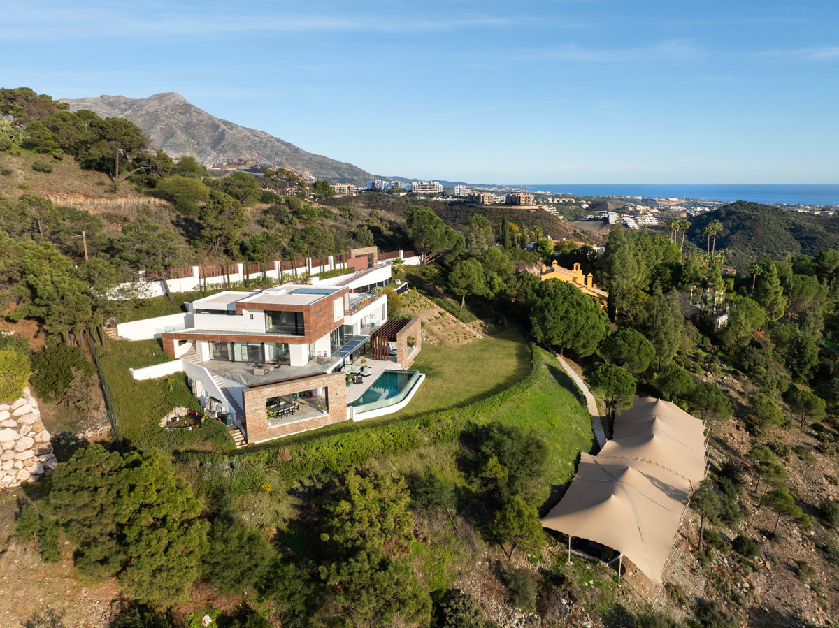 5 Bedroom Villa for Sale in El Madroñal