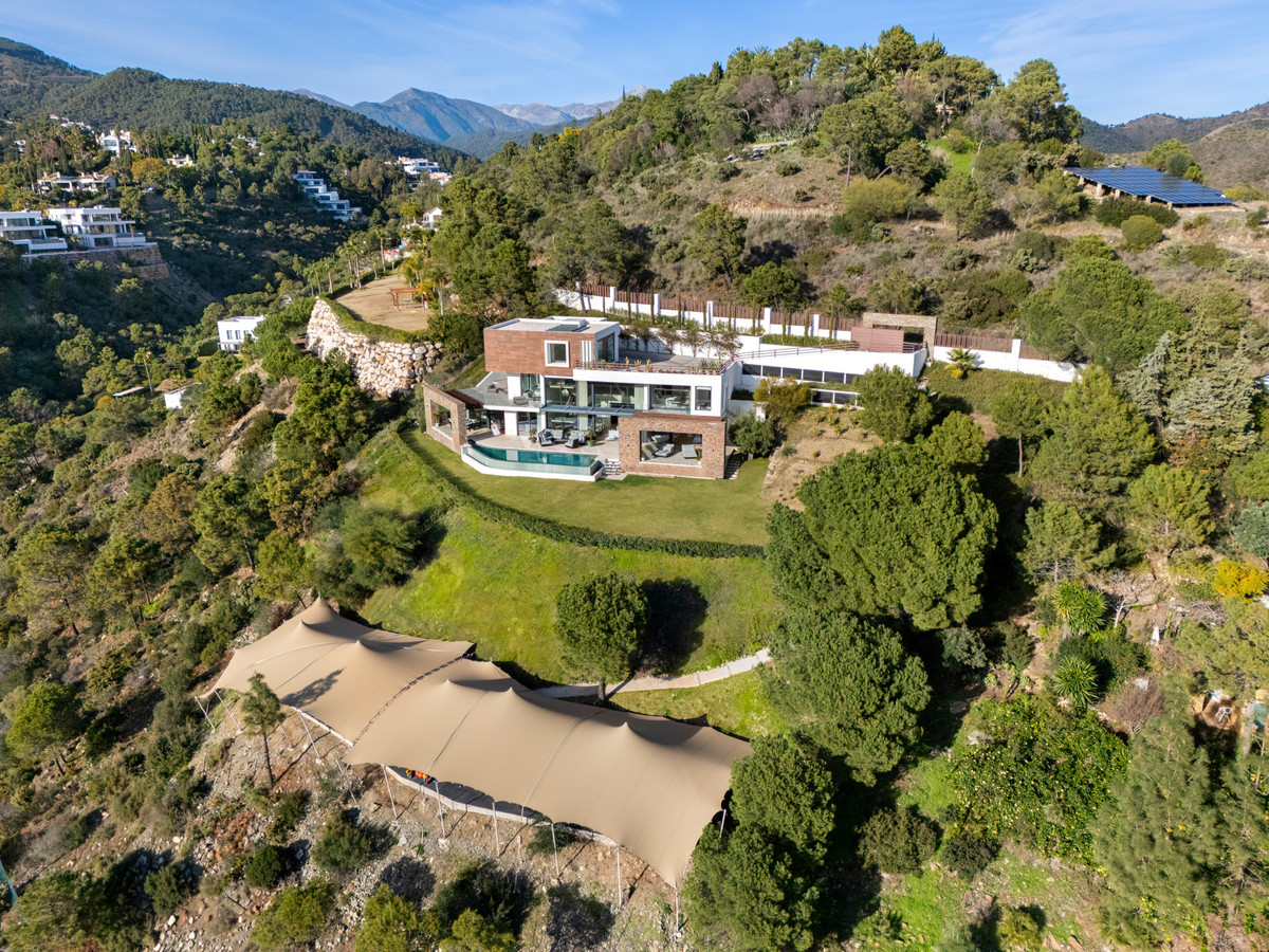 5 Bedroom Villa for Sale in El Madroñal — 2