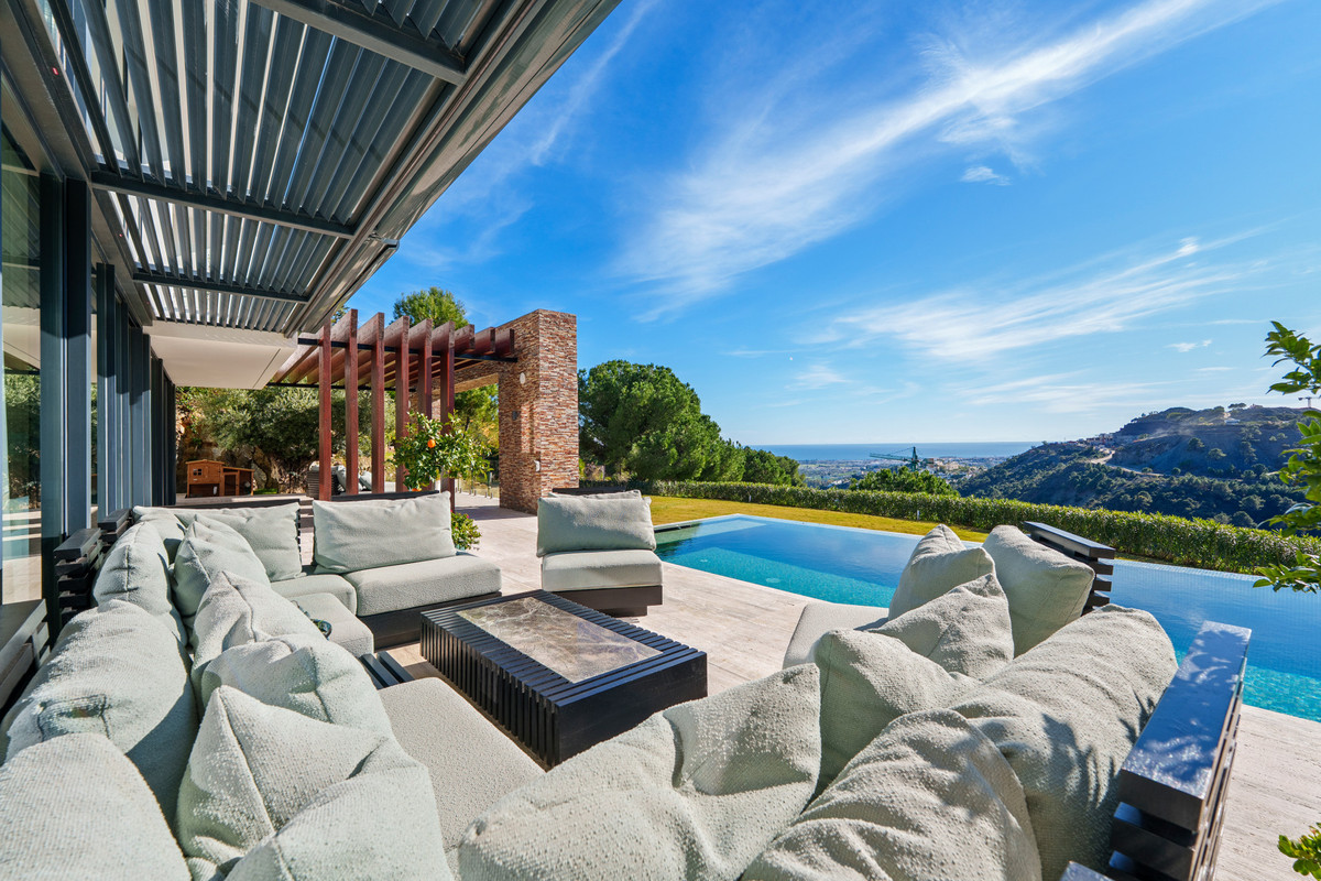 5 Bedroom Villa for Sale in El Madroñal — 3