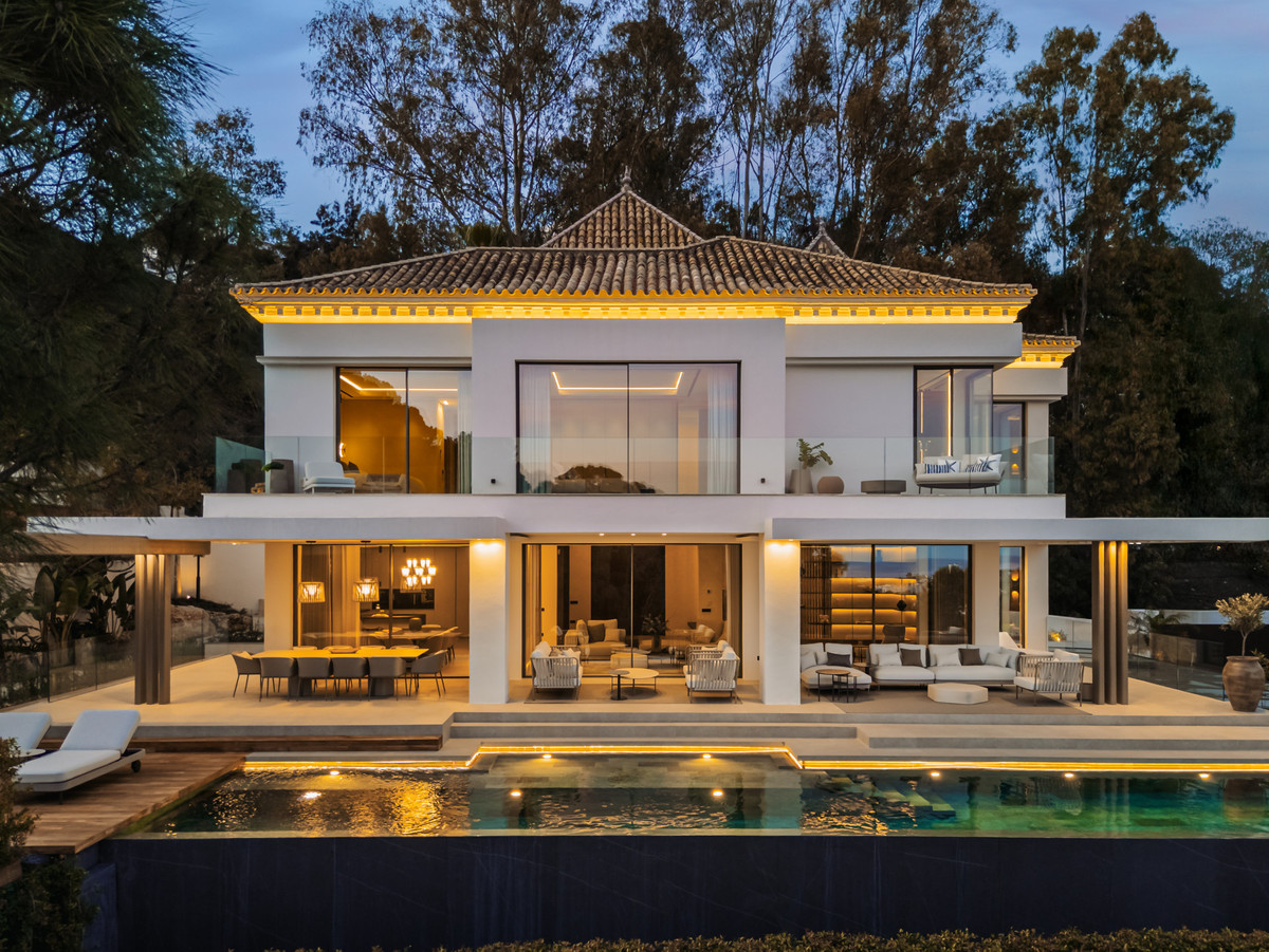 6 Bedroom Villa for Sale in La Quinta
