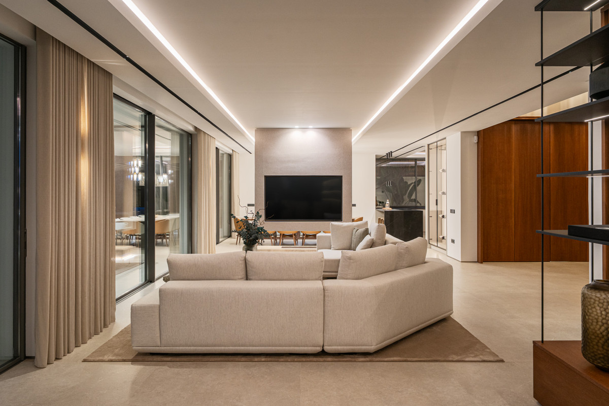 6 Bedroom Villa for Sale in La Quinta — view 10