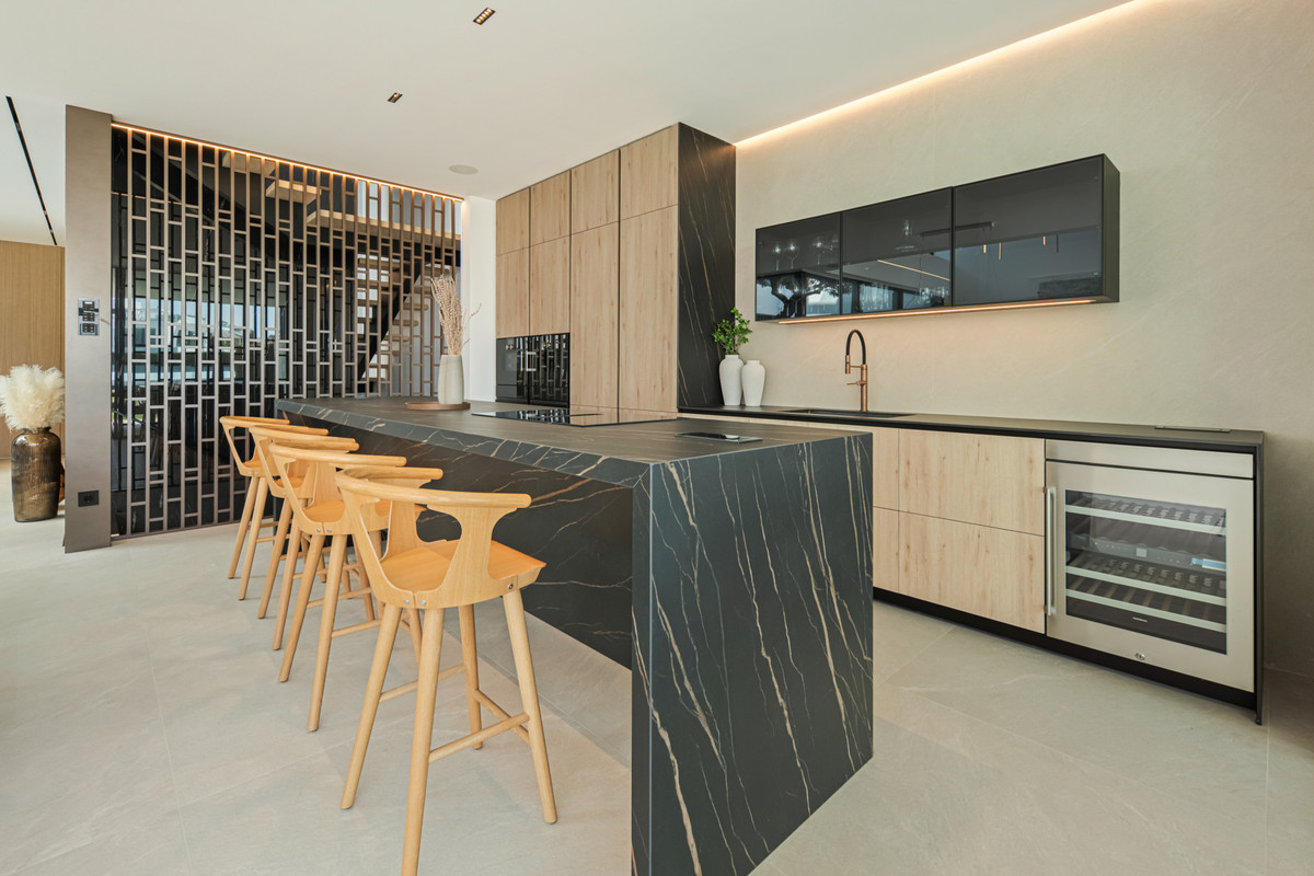 3 Bedroom Villa for Sale in The Golden Mile — view 10