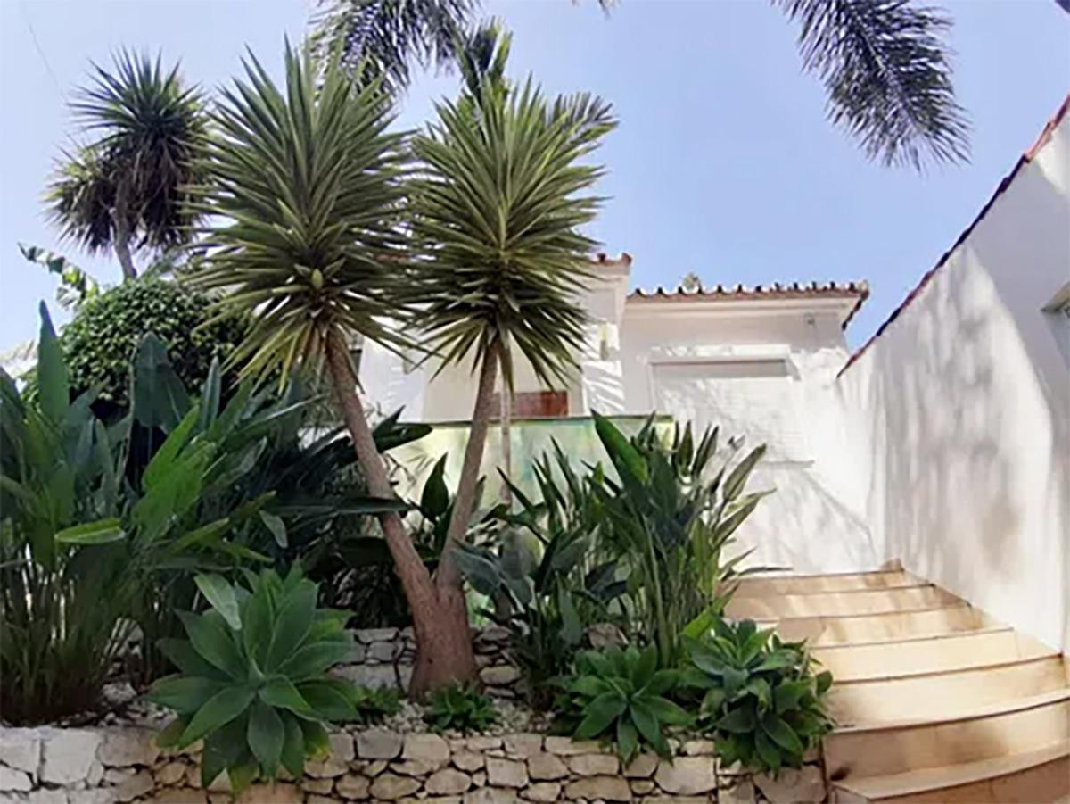 3 Bedroom Villa for Sale in Nueva Andalucía — 3
