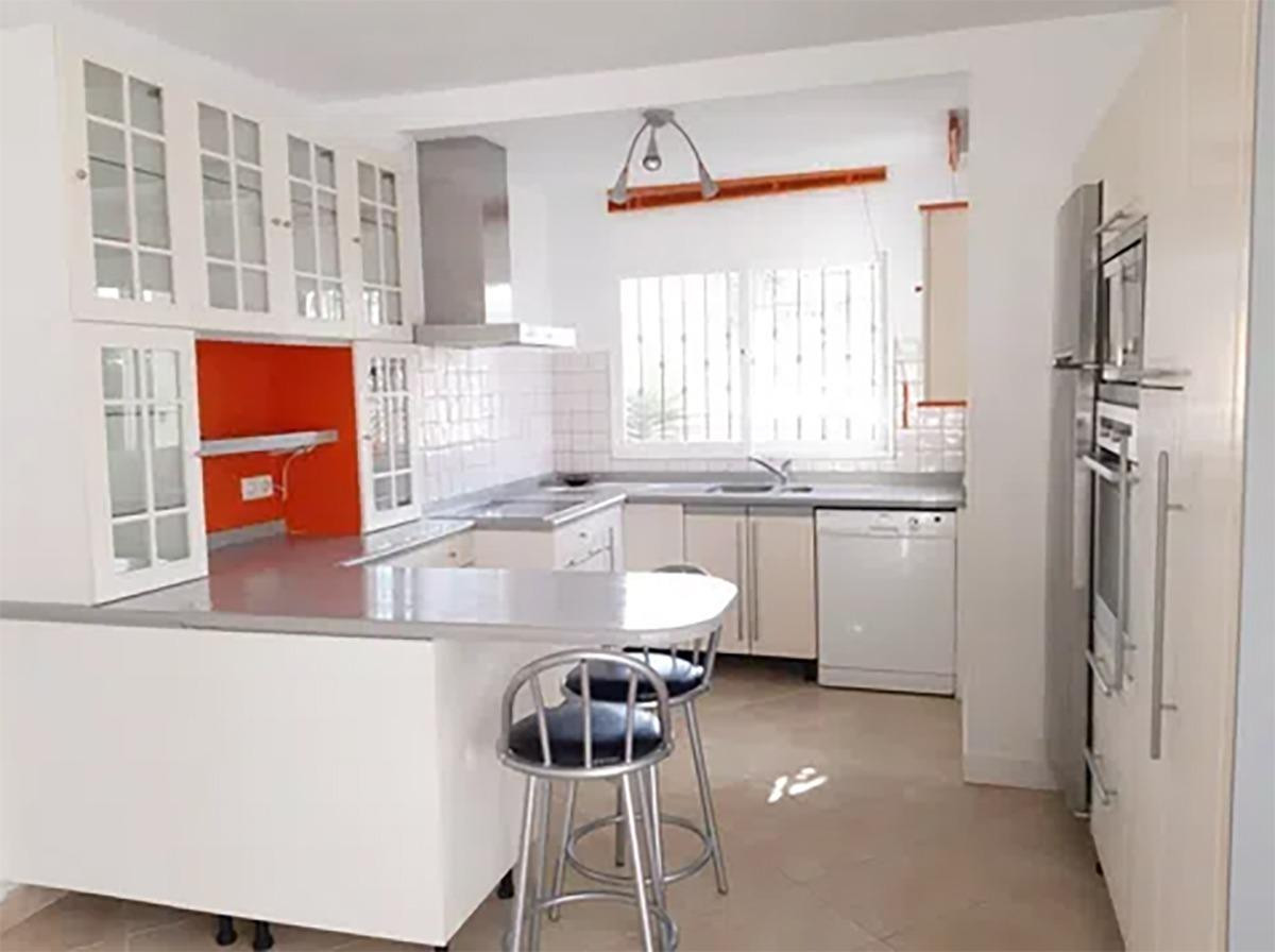 3 Bedroom Villa for Sale in Nueva Andalucía — 4