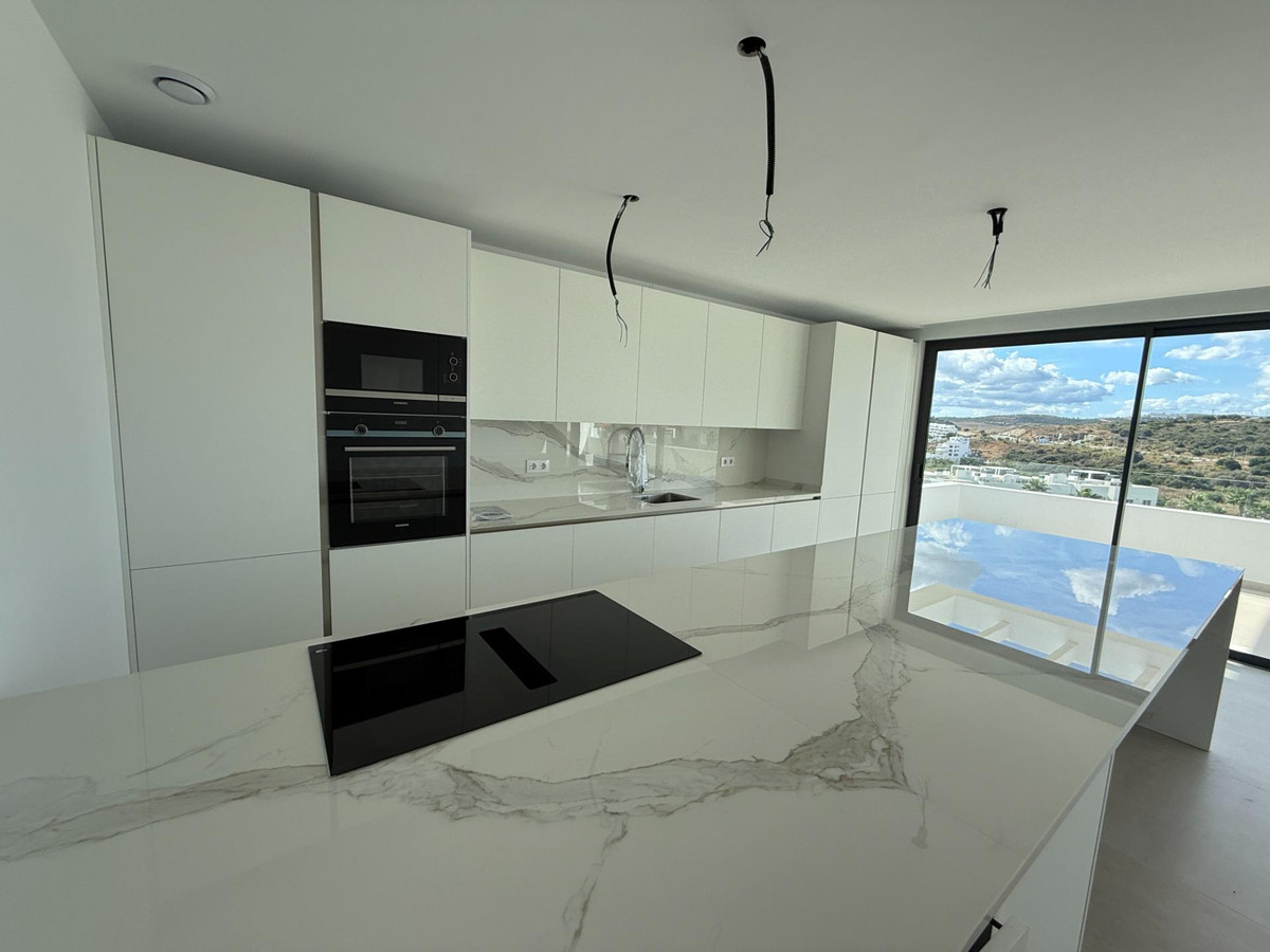 3 Bedroom Apartment for Sale in Estepona — view 10